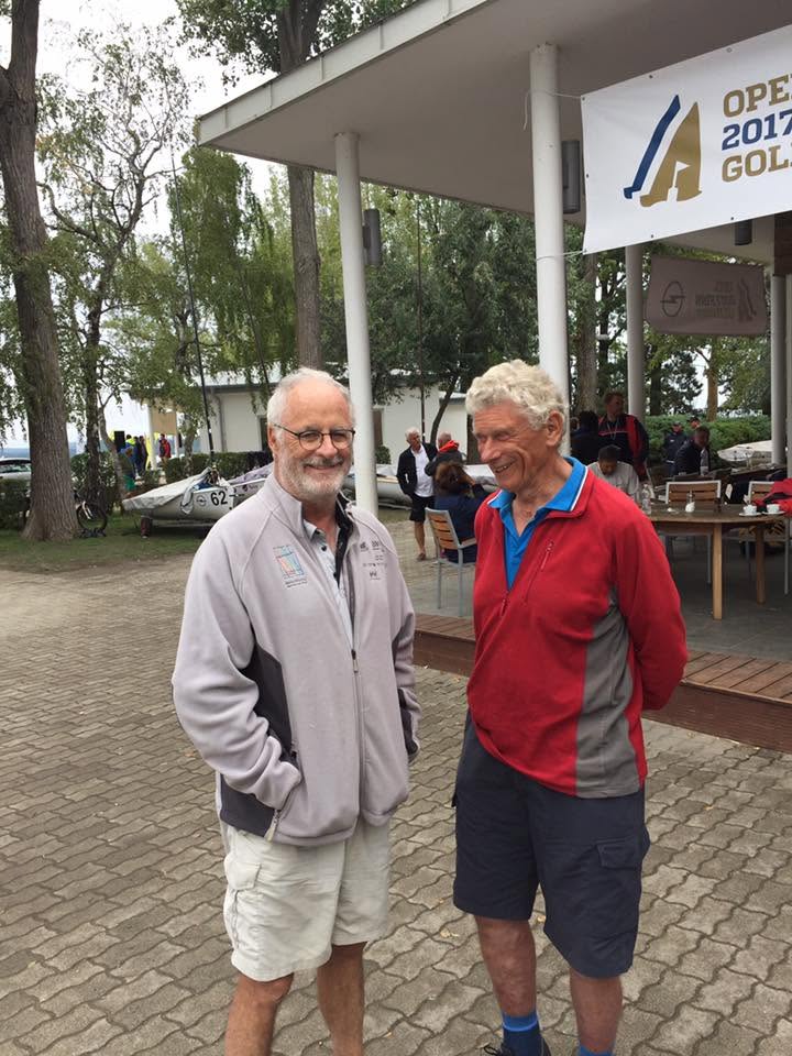 Richard Hart a kép jobb oldalán, Balatonföldváron, a 2017-es Finn Gold Cup idején